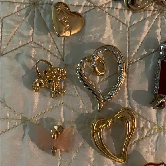 11 nice pins- cats- Christmas- hearts like new - Picture 2 of 4